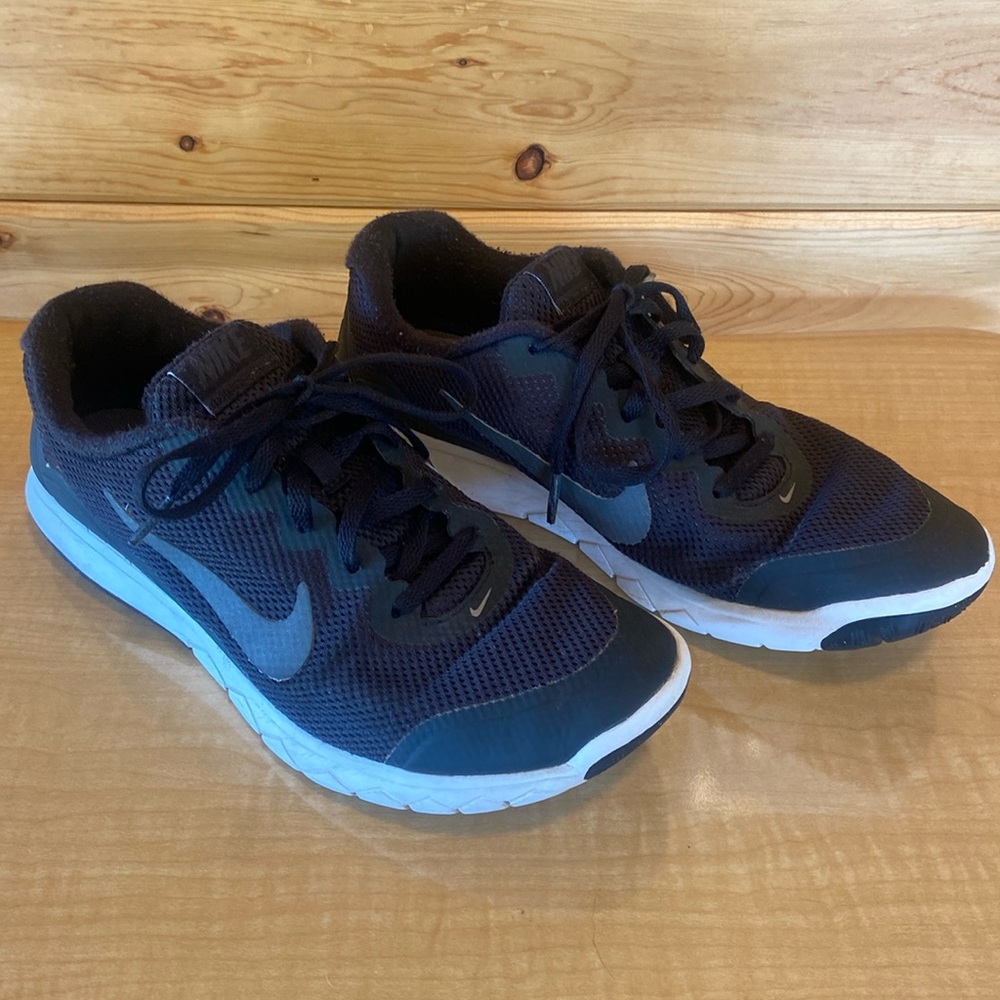 Black Nike Shoes